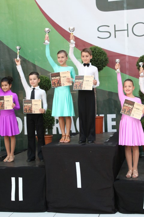 Dansatorii de la „Royal Dance Club” Satu Mare au cucerit 10 medalii la „Cupa Feeling Dance” de la Oradea