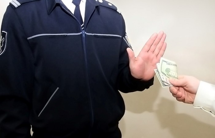 Un poliţist din Satu Mare a refuzat să se lase mituit