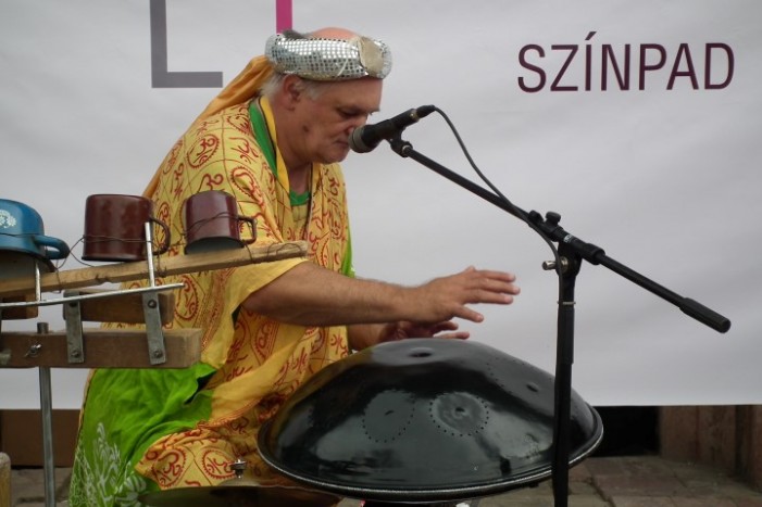 „Festivalul Muzicii de Stradă” a umplut orașul cu formații și muzicieni (Galerie foto)