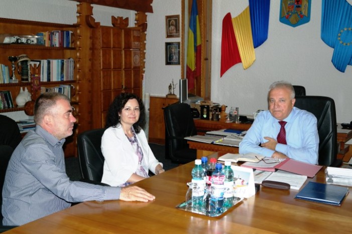 O fabrică de mobilă din Medieșu Aurit cere sprijinul prefectului pentru a găsi muncitori