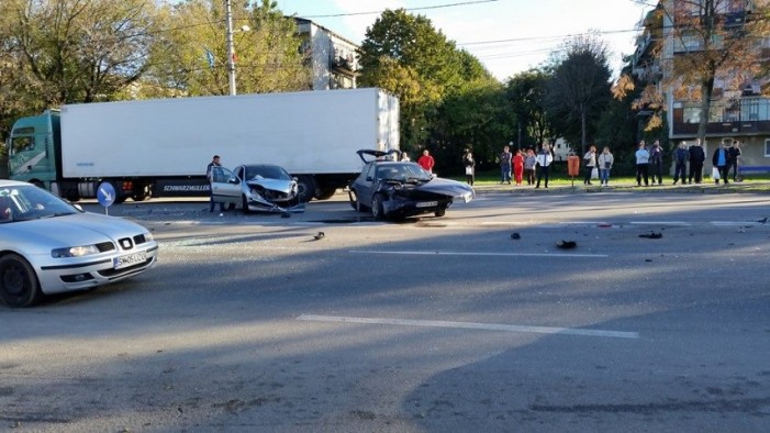Trei mașini implicate într-un accident pe Careiului (galerie foto)