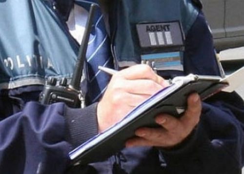 Opt permise de conducere ridicate de polițiștii rutieri