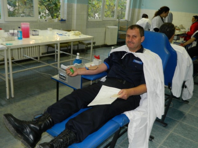 Jandarmii sătmăreni se implică în campania de donare de sânge