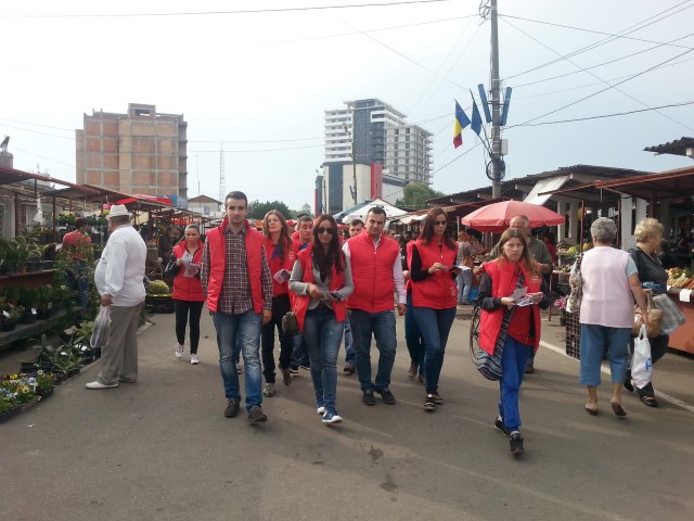 Echipa de campanie a PSD Satu Mare, în mijlocul cetățenilor