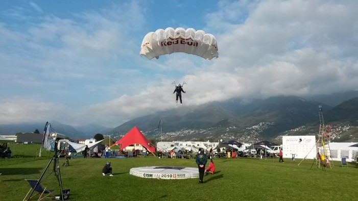 Românul Alexandru Nicolau, vicecampion mondial la parașutism Românul Alexandru Nicolau, vicecampion mondial la parașutism