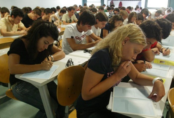 Toți studenții de la buget vor beneficia de reducerea cu 50% pentru transportul local în comun Toți studenții de la buget vor beneficia de reducerea cu 50% pentru transportul local în comun