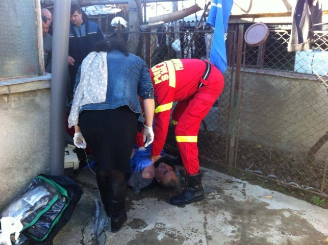 Tragedie: Un bătrân de 84 de ani a căzut în fântână (Foto)