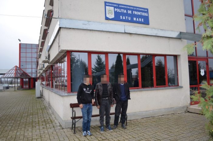 Migranţi afgani opriţi de polițiștii de frontieră de la Petea