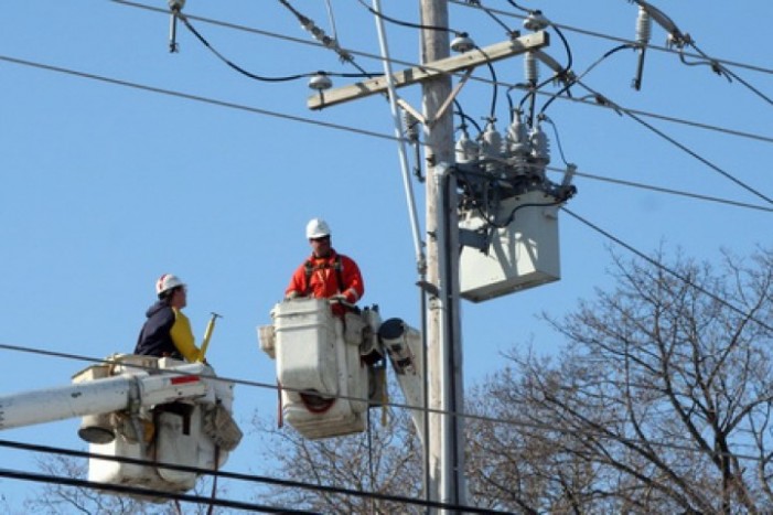 Încep lucrările de reparații la rețeaua electrică din Carei