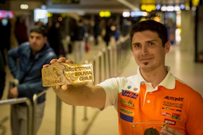 Mani Gyenes, așteptat de fani pe Aeroportul din Otopeni