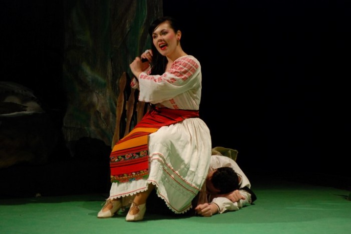 „Jos masca!”, un spectacol de Adriana Vaida
