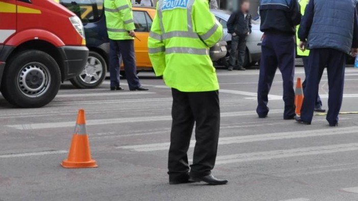 Tânără accidentată pe trecerea de pietoni