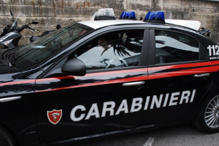 Un român şi-a înjunghiat mortal soţia şi s-a sinucis, în nordul Italiei