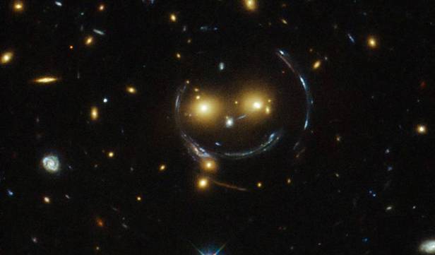 „Galaxii zâmbitoare” surprinse de Telescopul Hubble