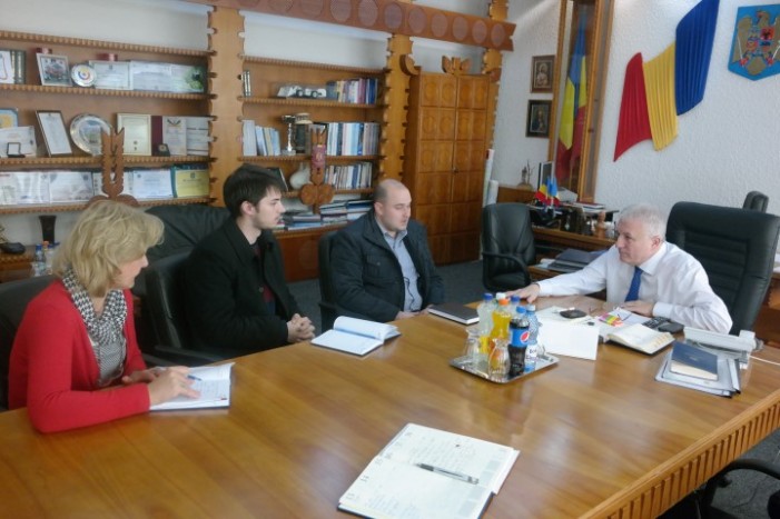 Prefectul Eugeniu Avram, interesat de promovarea tinerilor sătmăreni