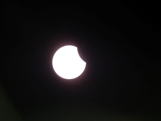Eclipsa de Soare, urmărită din curtea Colegiului „Mihai Eminescu”