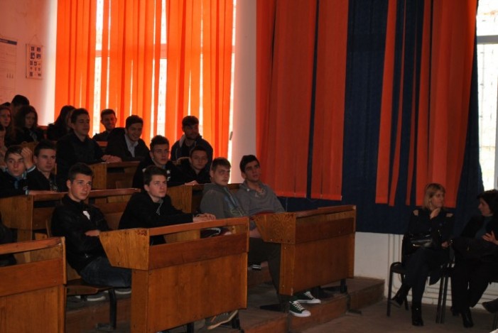 Polițiștii sătmăreni, angrenați în săptămâna „Școala altfel”