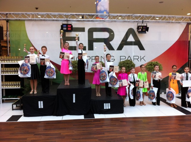 Patru medalii pentru „Royal Dance Club” Satu Mare, la Concursul național de la Oradea