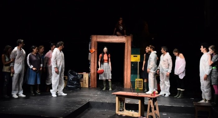 Teatru: „Dumnezeu pictat pe perete”