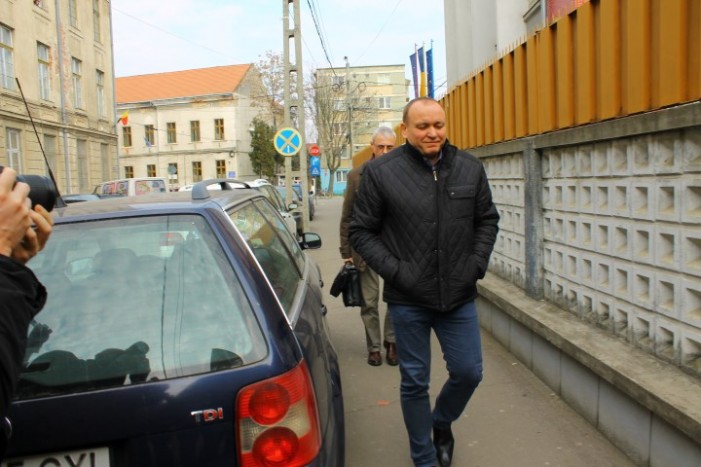 Adjunctul şefului Poliţiei Satu Mare, Liviu Tăut, pus sub învinuire de DNA Oradea