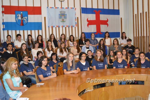 Elevii Colegiului „Doamna Stanca”, promovează arta în rândul sătmărenilor (Foto)