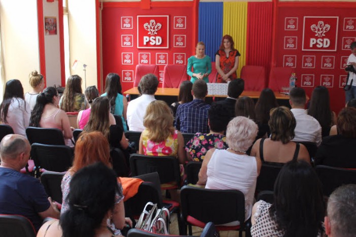 Șefii de promoție ai liceelor din municipiul Satu Mare, premiați de femeile social-democrate