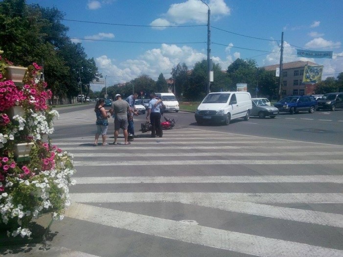ACCIDENT CU VICTIMĂ: MOTOCICLIST lovit de o mașină