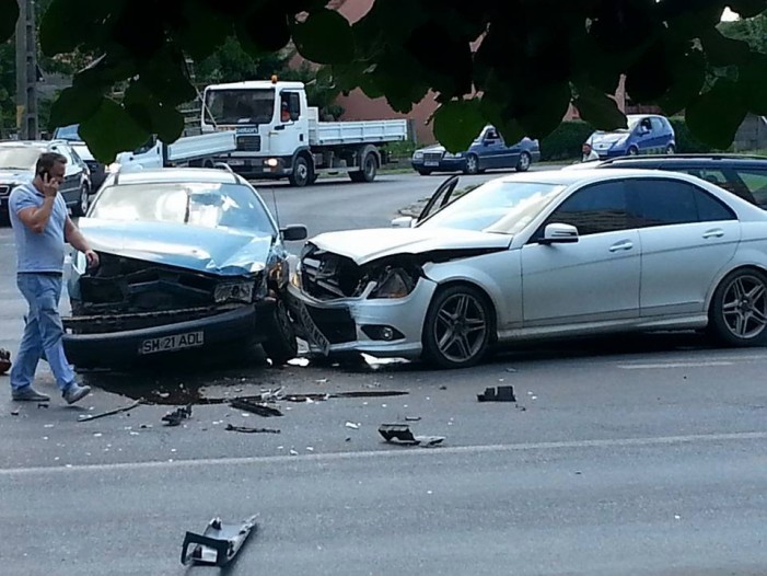 ACCIDENT la intersecția BILLA din SATU MARE (Foto)