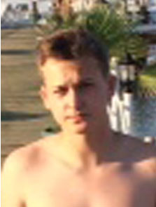 Un adolescent de 16 ani este căutat de poliţişti