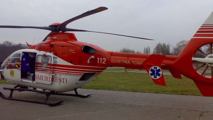 Una dintre victimele accidentului de la Doba, transportată cu elicopterul la București