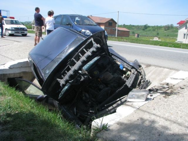 Accident cu trei răniți în județul Sălaj. Șoferul este din județul Satu Mare