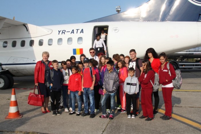 Un grup de copii din Oar, în vizită la Aeroportul Satu Mare (Foto)