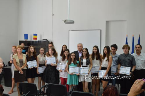 Elevii care au obținut media 10 la Evaluarea Națională, premiați de Prefectură și IȘJ (Foto) Elevii care au obținut media 10 la Evaluarea Națională, premiați de Prefectură și IȘJ (Foto)