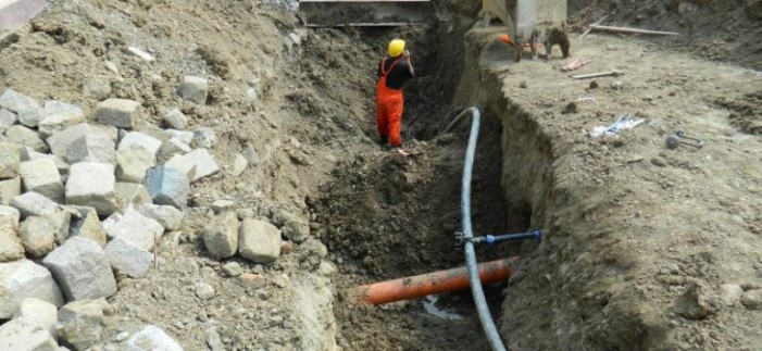 Angajatul unei firme din Satu Mare, îngropat sub un mal de pământ în Oravița