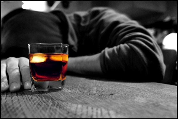 Bețiv agresiv, internat la Psihiatrie