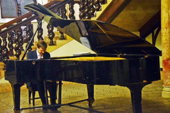 Pianistul italian Vincenzo Cipriani a susținut un recital la Castelul Karolyi