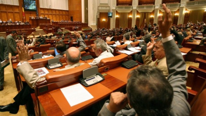 Guvernul Cioloș a fost validat de Parlament