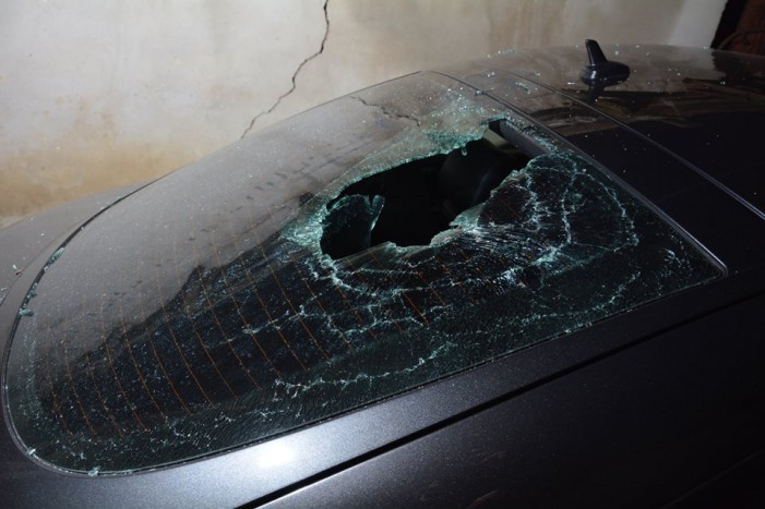 Femeie cercetată după ce a distrus două mașini
