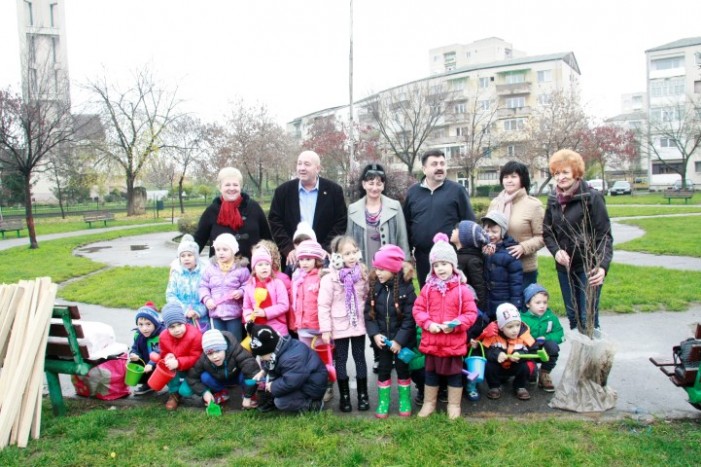 Plantare de puieți de stejari în Parcul „Liniștii” din Satu Mare