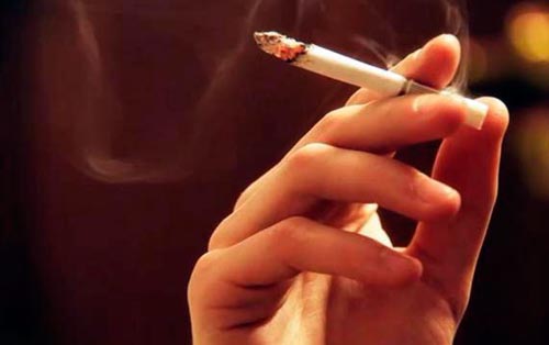 Legea care interzice fumatul în spaţiile publice, reintrodusă pe agenda Camerei Deputaților