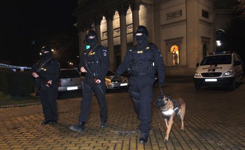 Străzile din Satu Mare, împânzite de mascați, de Revelion și Anul Nou