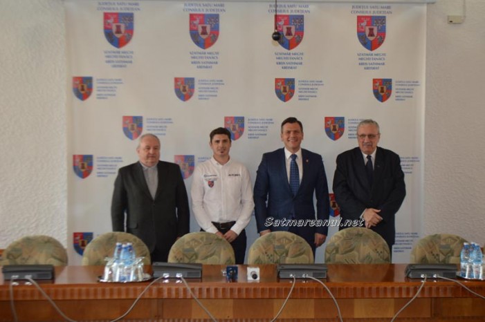 Mani Gyenes felicitat de președintele CJ, Adrian Ștef