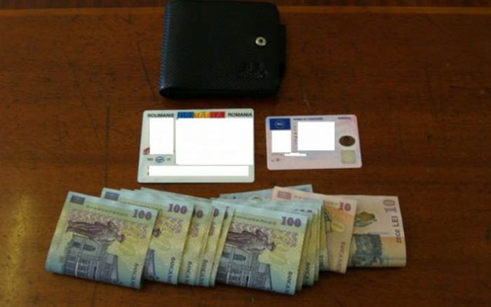S-a dus la doctor și i-a furat portmoneul