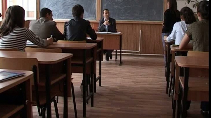 Simularea Evaluării Naționale: Elevii de clasa a VIII-a susțin proba la Matematică