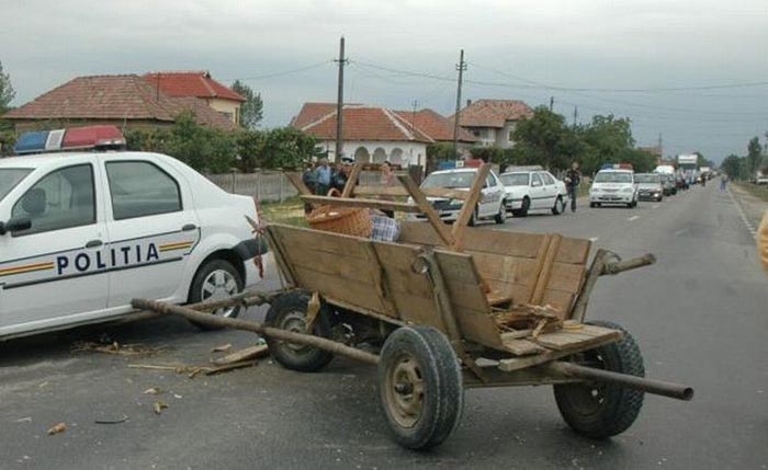 Bărbat rănit, după ce a căzut din căruță
