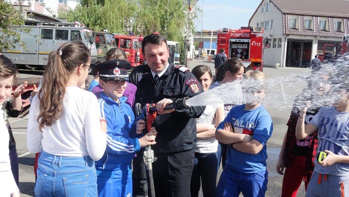 „Ziua porților deschise” la pompieri