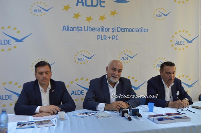 Varujan Vosganian: „Adrian Ștef ar fi o mare șansă pentru acest oraș”