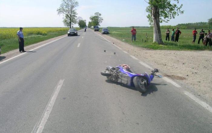 Accident provocat de un mopedist beat