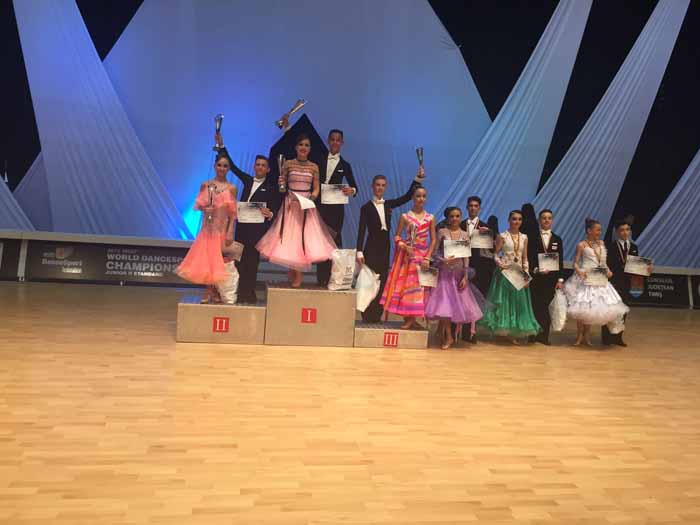 Trei medalii pentru „Royal Dance Club” la Concursul Național de la Dej