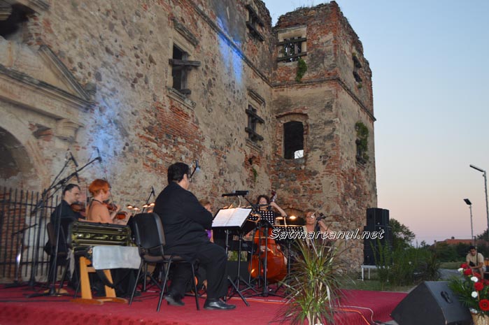 „Anotimpurile” de Vivaldi la Castelul din Medieșu Aurit (Galerie foto&video) „Anotimpurile” de Vivaldi la Castelul din Medieșu Aurit (Galerie foto&video)